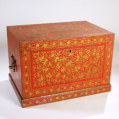 LACQUERED TRUNK