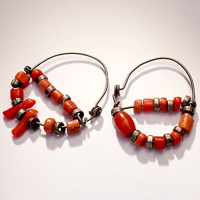 CORAL & WIRE EARRINGS